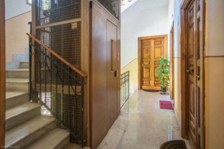 Ballroom/Hall 8 of 18