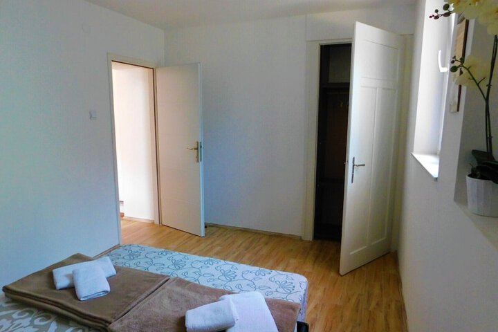 Room 8 of 47