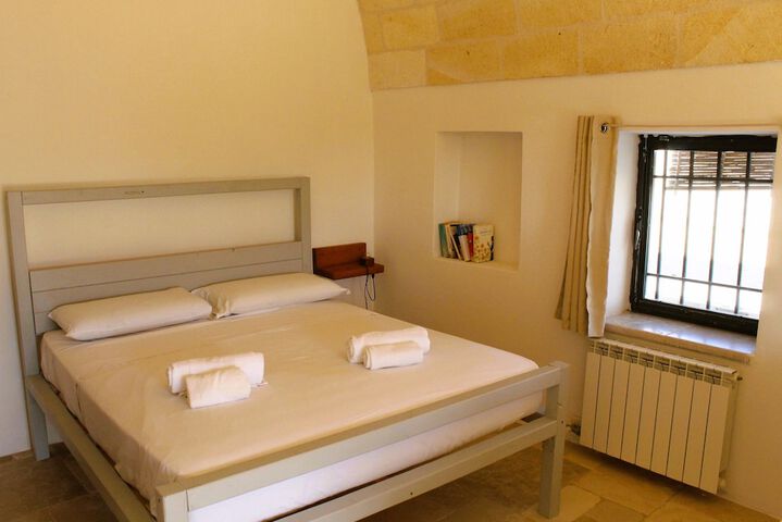 Room 2 of 39