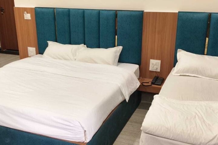Room 8 of 12
