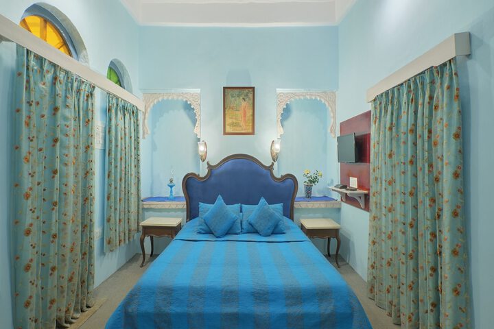 Room 10 of 37