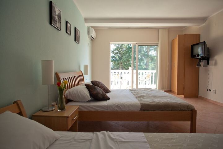 Room 13 of 49
