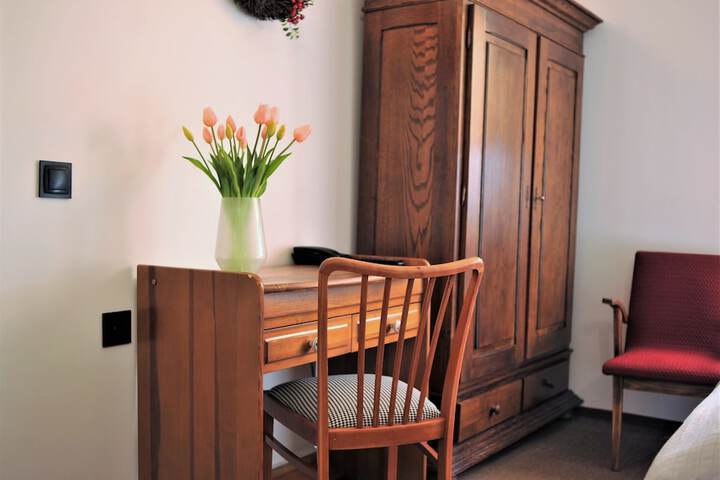 Room 5 of 73