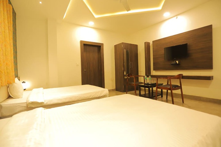 Room 10 of 36