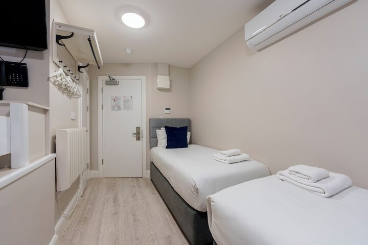 Room 37 of 106