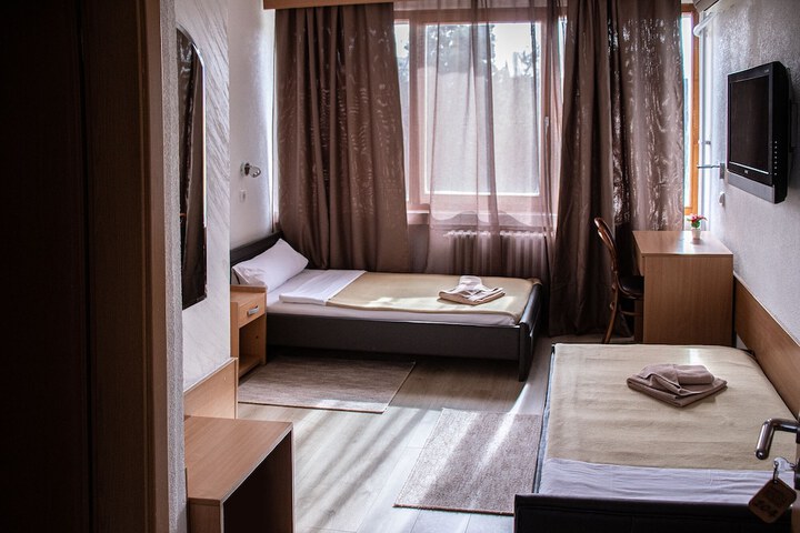 Room 5 of 96