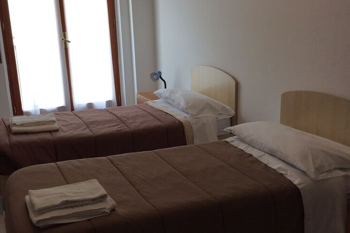 Room 2 of 14