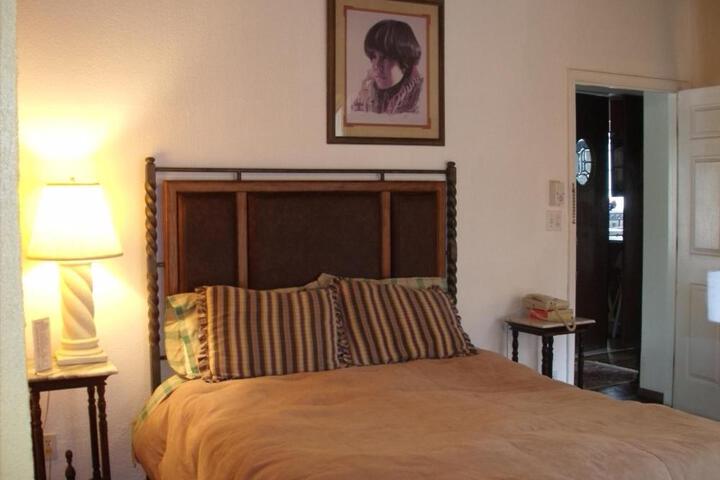Lundeen Inn of the Arts