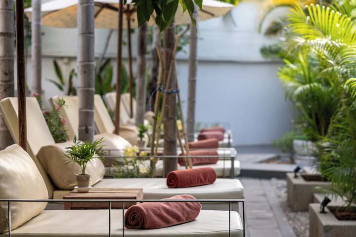 Sundeck 76 of 80