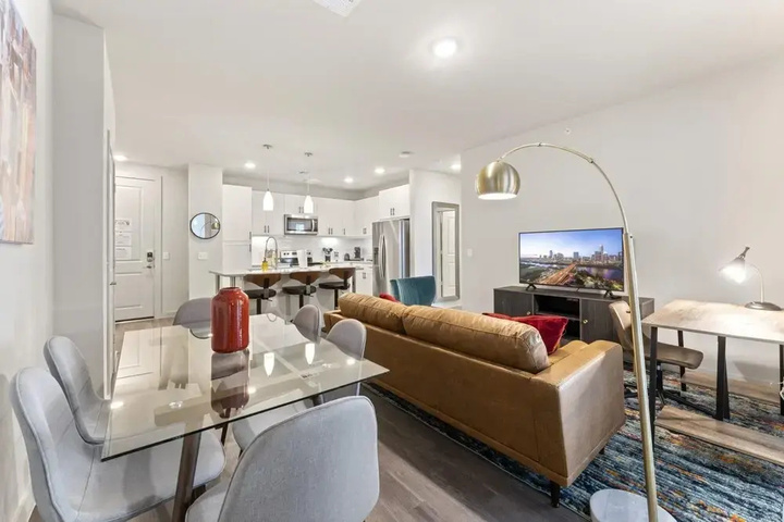 Image of Cozy Chic 2BR King Suite Close to DT Domain UT