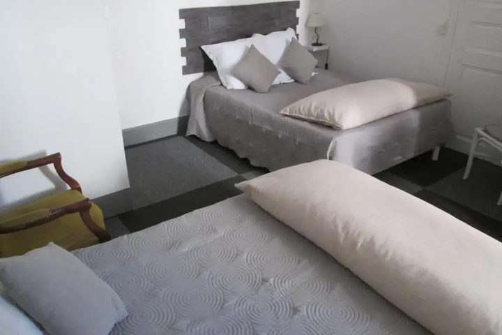 Room 6 of 32