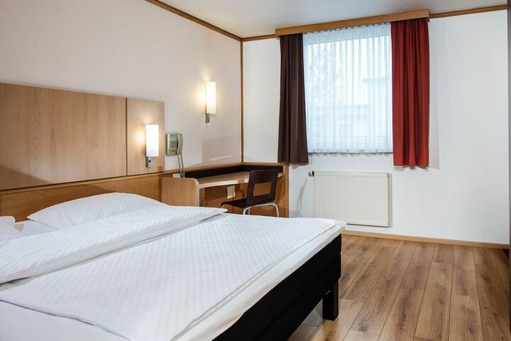 Room 11 of 21