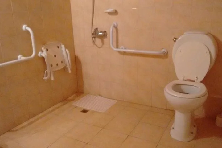 Room 7 of 16