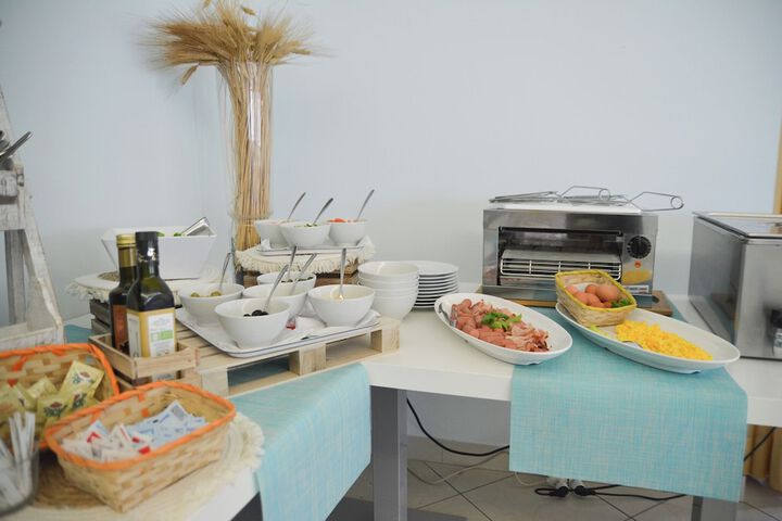 Dining 92 of 108