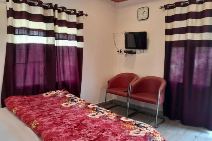 Room 6 of 9