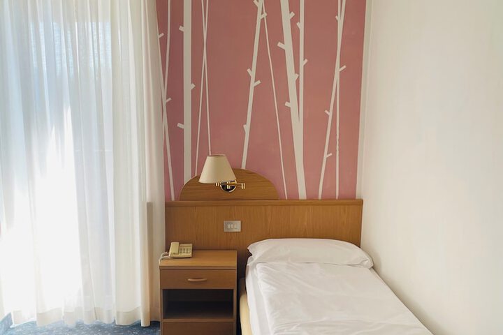 Room 22 of 115