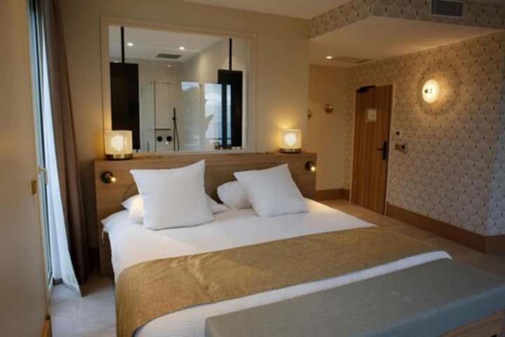 Room 28 of 135