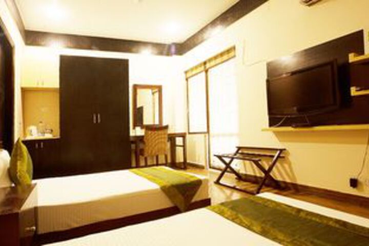 Room 10 of 20