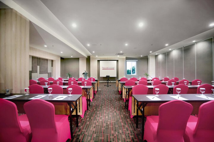 Business Center 26 of 27