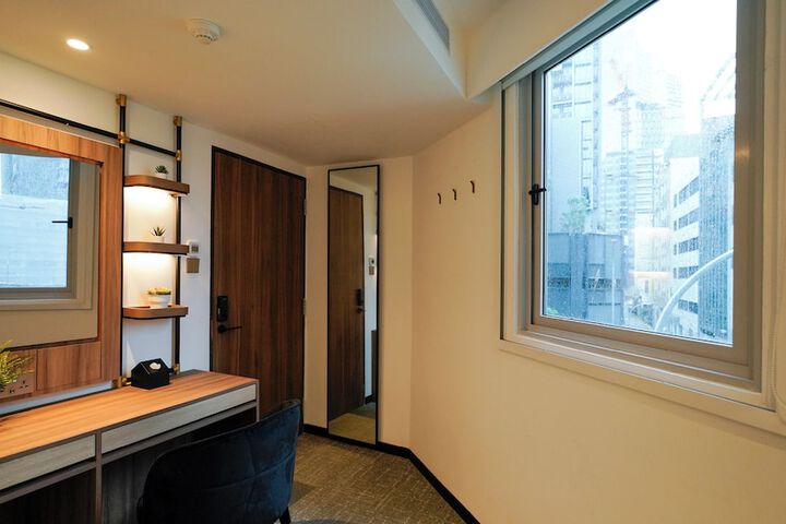 Room 13 of 61