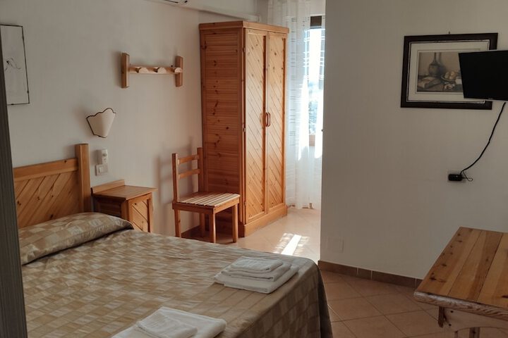 Room 4 of 65