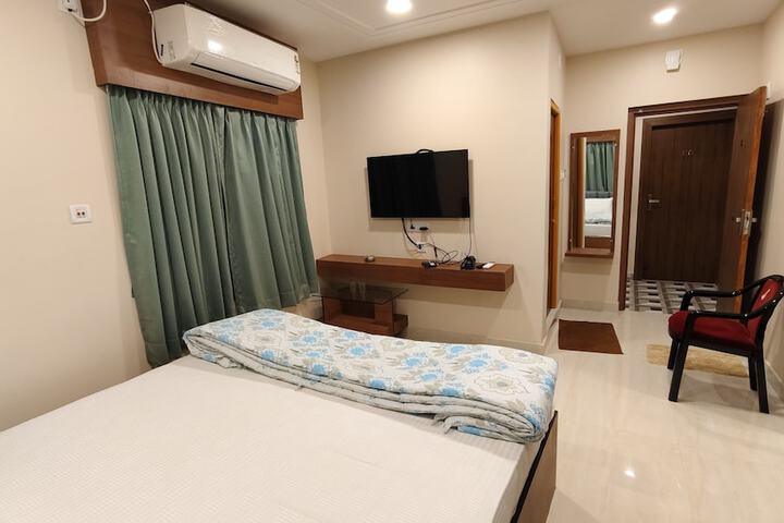 Room 16 of 28