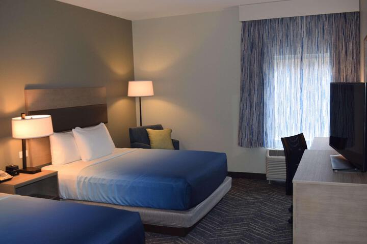 1 King Bed (2 of 14)