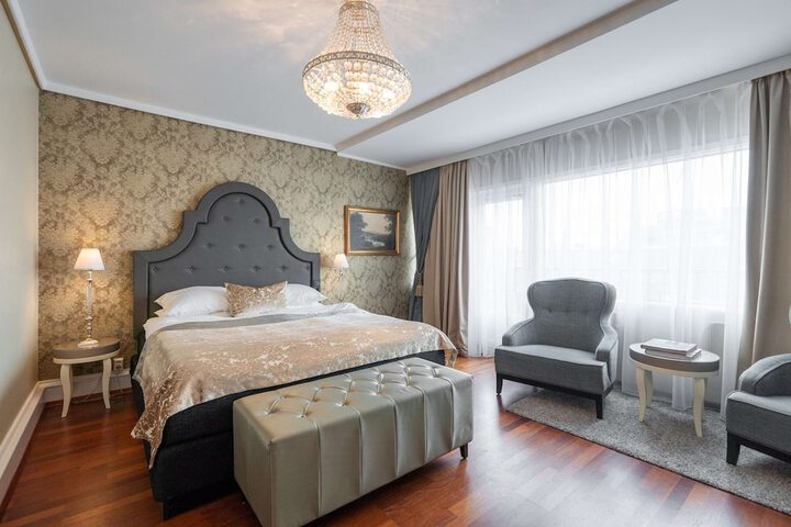 Room 16 of 82