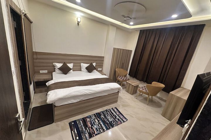 Room 21 of 34