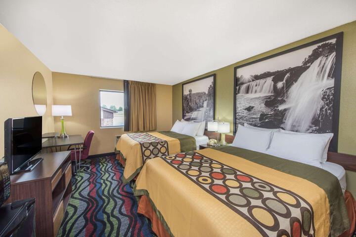 1 Queen Bed (9 of 22)