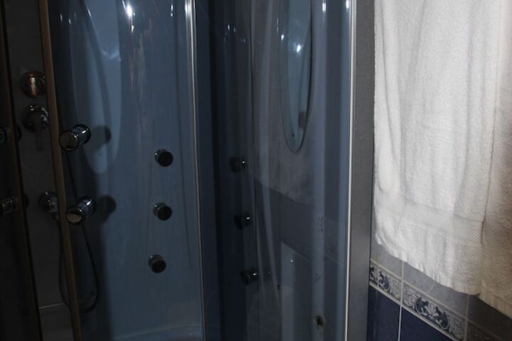 Room 16 of 36