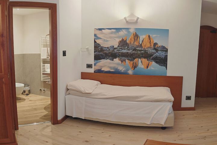 Room 16 of 53