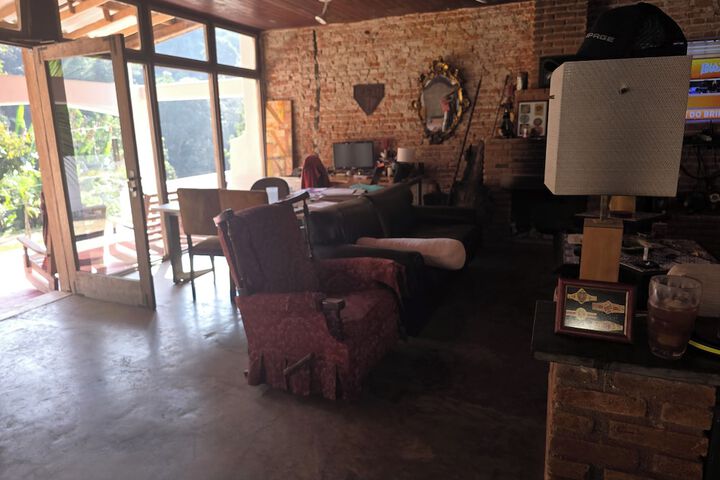 Room 6 of 14