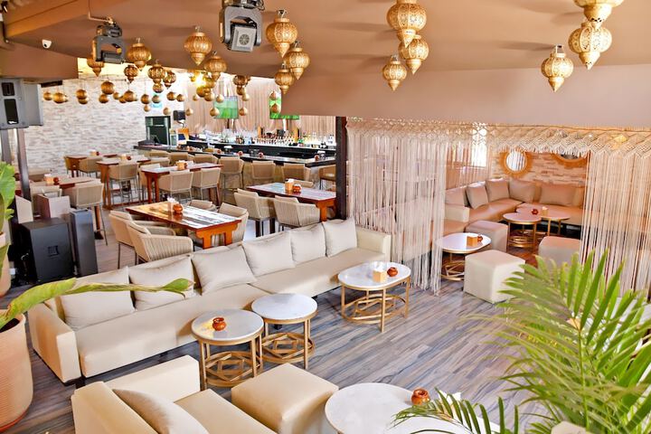 Lounge 86 of 105