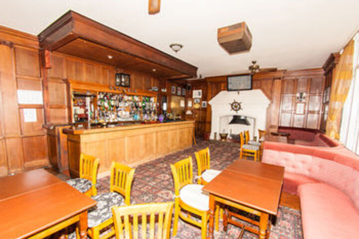 Lounge 68 of 87