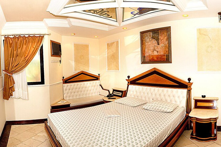Room 2 of 16
