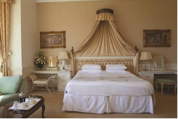 Room 3 of 9