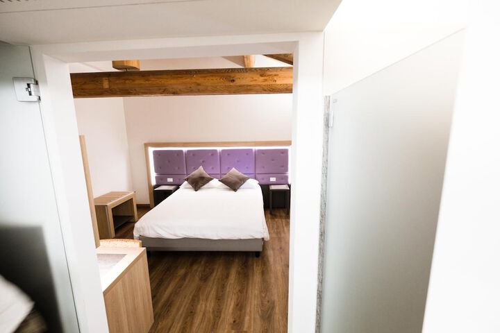 Room 13 of 39