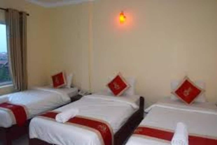 Room 4 of 8
