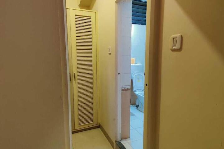 Room 5 of 18