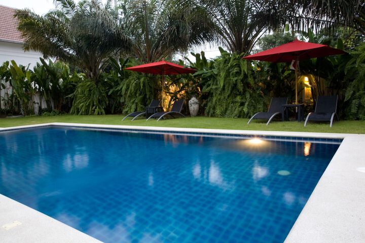 Pool 40 of 50