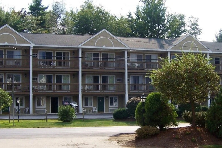 Exterior of MISTY HARBOR BAREFOOT BEACH RESORT