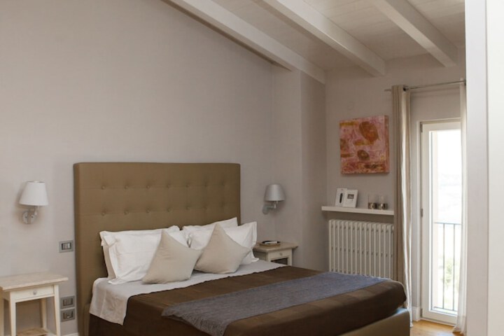 Room 35 of 170