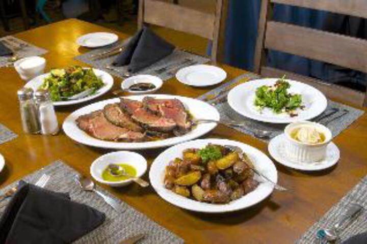 Dining 11 of 13