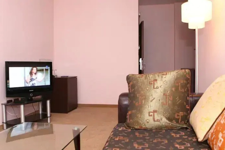 Room 6 of 14