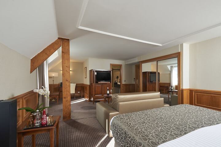 Room 33 of 63