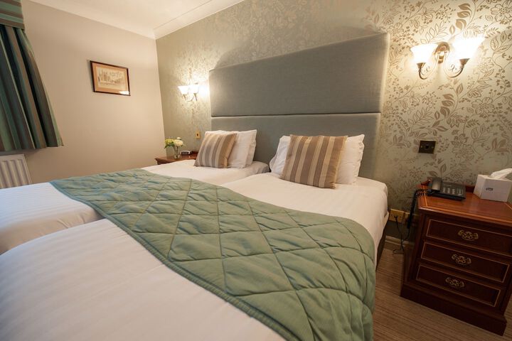 Room 14 of 28