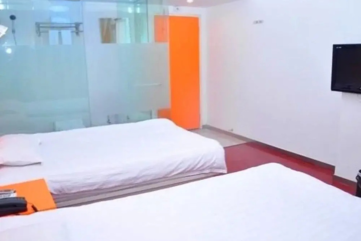 Room 2 of 7
