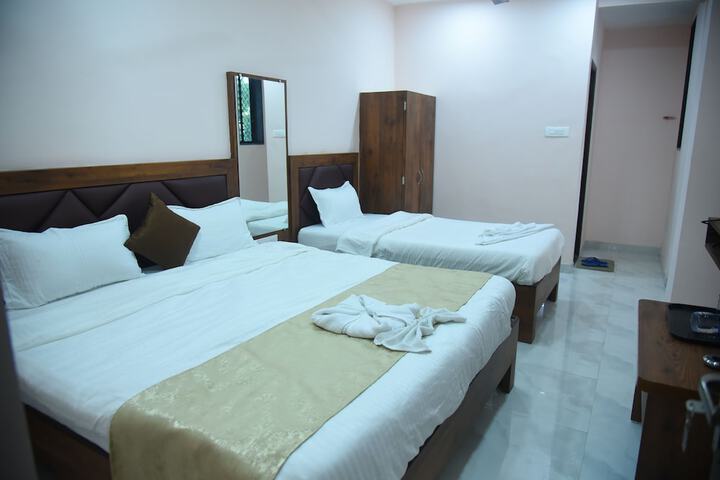 Room 14 of 33