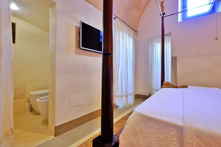 Room 12 of 49